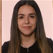 Profesora de Biología imparte clases a niños de infantil, primaria y eso